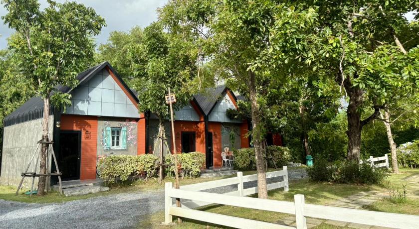 ナコーンパトム I AM Cottage 3つ星 ホテル レストラン