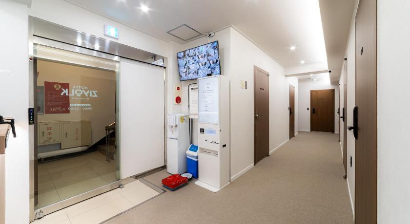 ソウル ZIYOLK Myeongdong 2つ星 ホテル レストラン