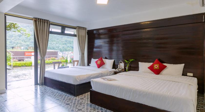 Image of Deluxe City View Family Room 4