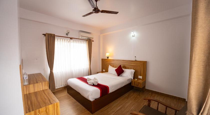 Image of Deluxe King Room 1