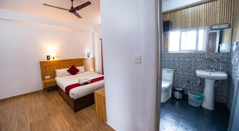 Image of Deluxe King Room 3