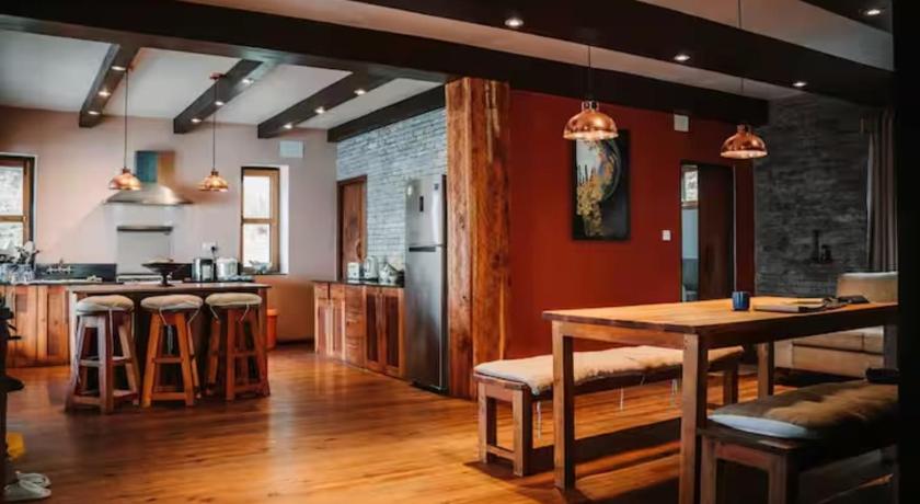 Mahakaruna mountain villa, peaceful family retreat with Himalayan views and Private Cook — Pokhara (3)