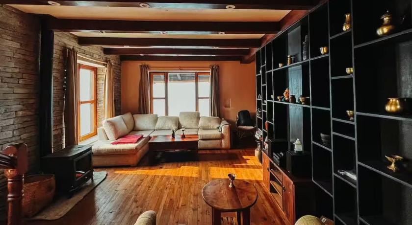 Mahakaruna mountain villa, peaceful family retreat with Himalayan views and Private Cook — Pokhara (2)