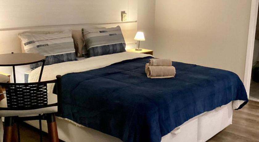 Image of Suite 2 15