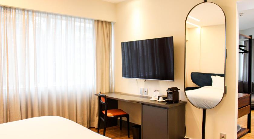 Image of Junior Suite Queen Bed 15