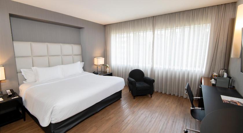 Image of Deluxe King Bed 1
