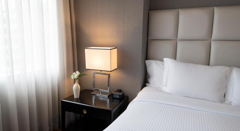 Image of Deluxe King Bed 11