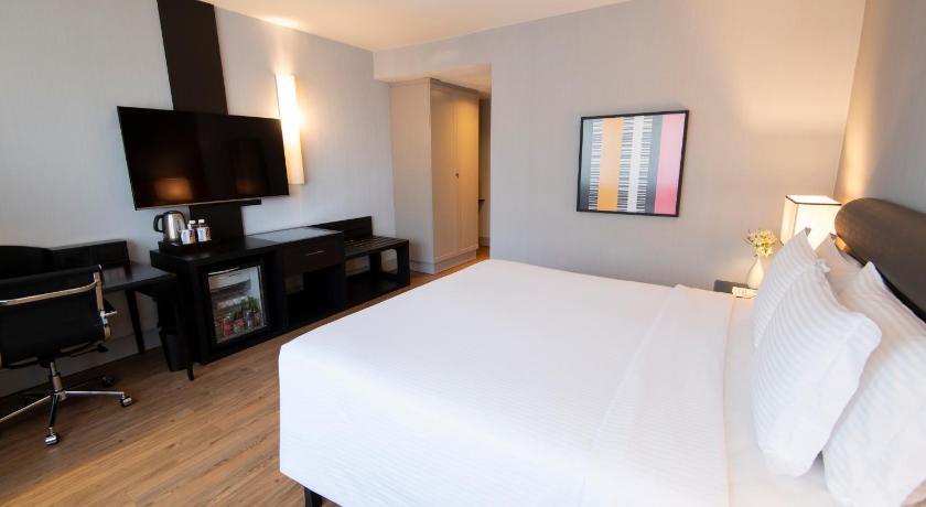 Image of Deluxe King Bed 8