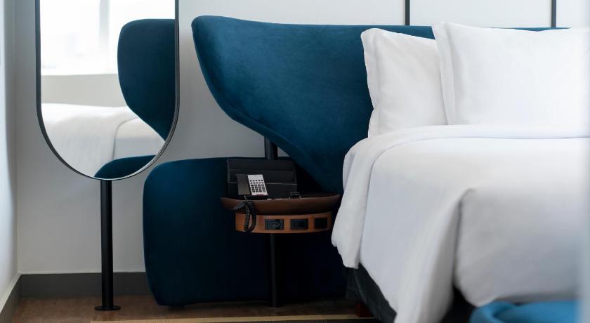 Image of Presidential Suite with One King Bed and Bathtub 10