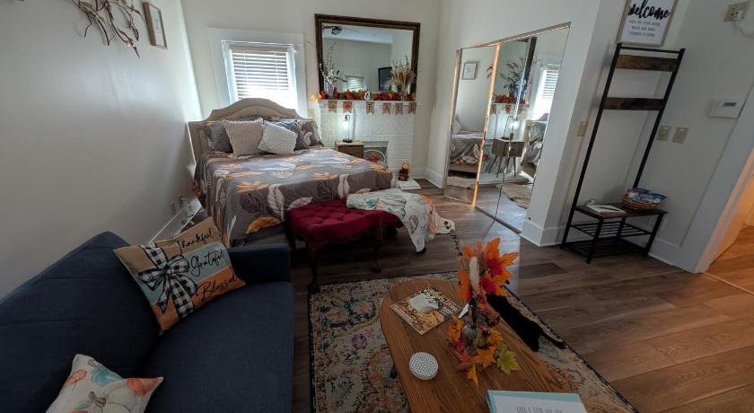 オザーク (AL) Cozy, Cute, Private Ozark Suite 5 Mins to Hospital 3つ星 宿泊施設 スイート
