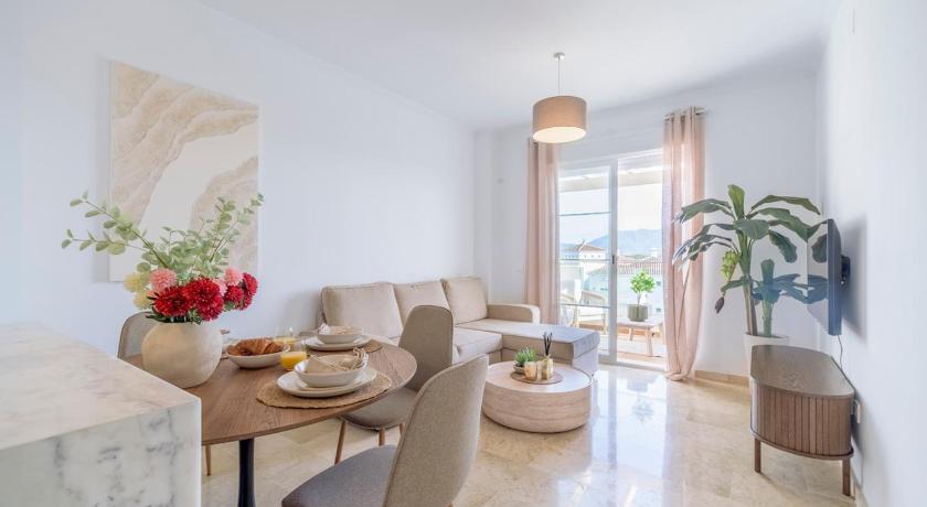 Casa del Mar Modern Apartment with Pool & Sea View in Manilva