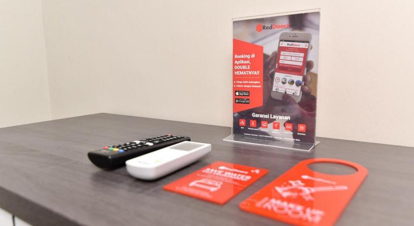RedDoorz Plus near Jalan Imam Bonjol Denpasar - image 7