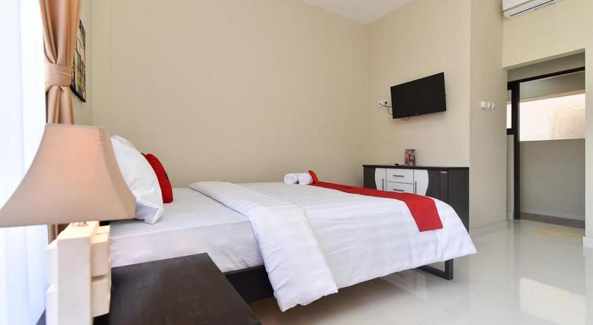 RedDoorz Plus near Jalan Imam Bonjol Denpasar - image 13