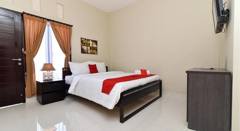 RedDoorz Plus near Jalan Imam Bonjol Denpasar - image 11