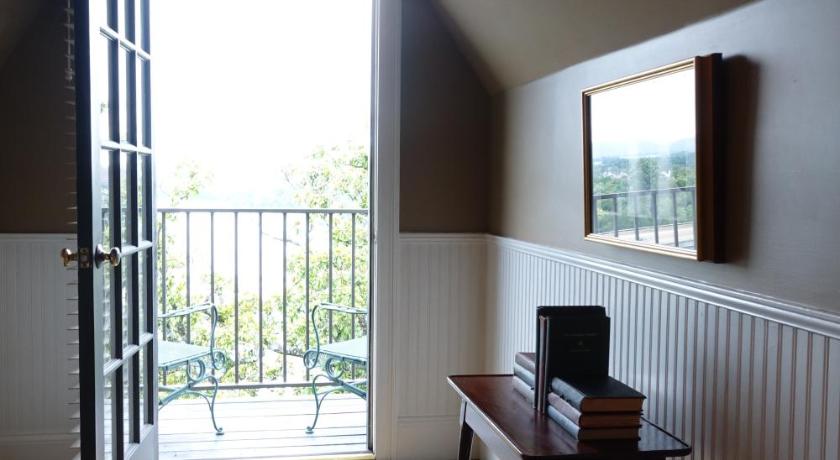 Bluff View Inn photo