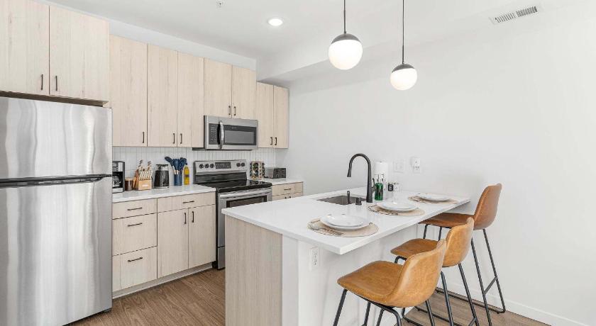 明尼阿波利斯 Modern 1BD Near DT & UMN Gym Street Parking 4星级 住宿 餐厅