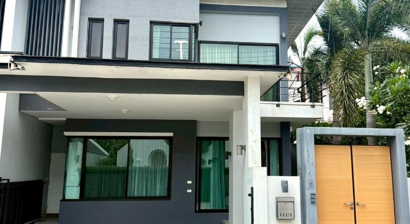 Image of Three-Bedroom Apartment 7
