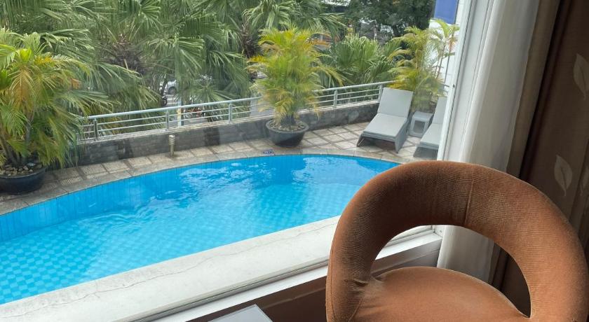 Image of Superior Pool View 5