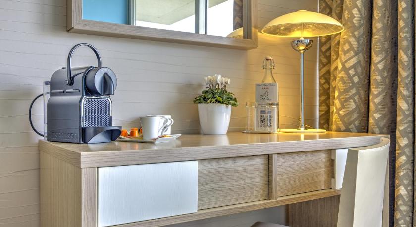 Image of Superior Double Room with Balcony - Sea View 6