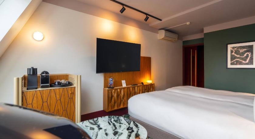 Image of Superior Room With 2 Single Beds 3