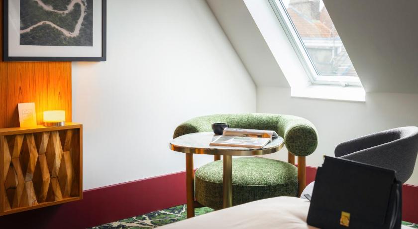 Image of Two Adjacent Rooms (non connecting) 11