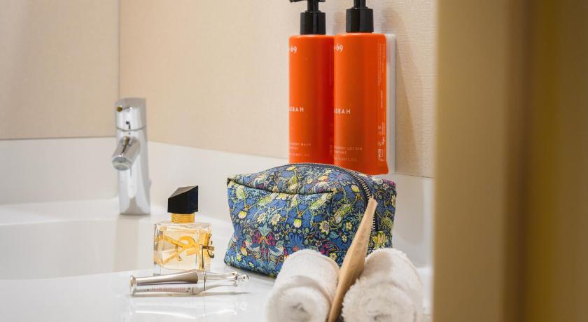 Image of Two Adjacent Rooms (non connecting) 16