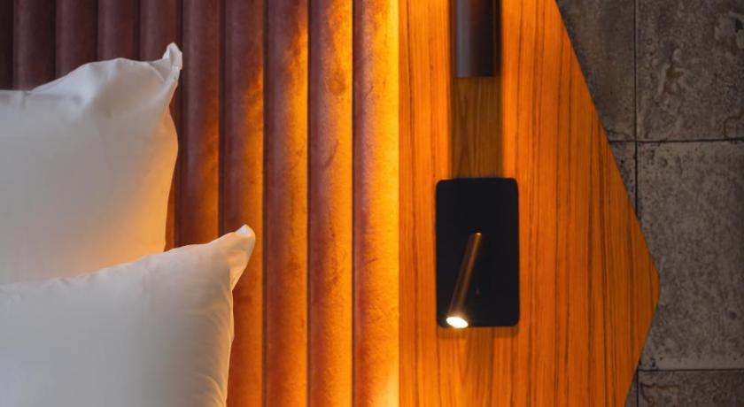 Image of Two Adjacent Rooms (non connecting) 12