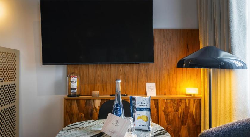 Image of Two Adjacent Rooms (non connecting) 14