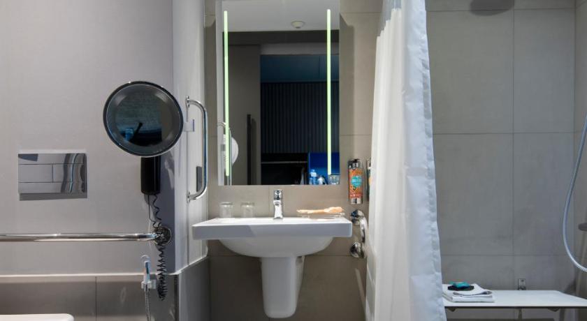 Image of Classic Room - Queen Bed 9