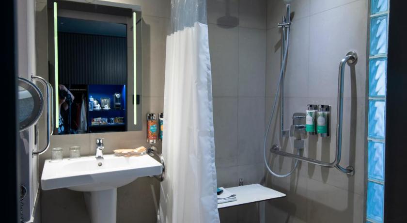 Image of Classic Room - Queen Bed 5