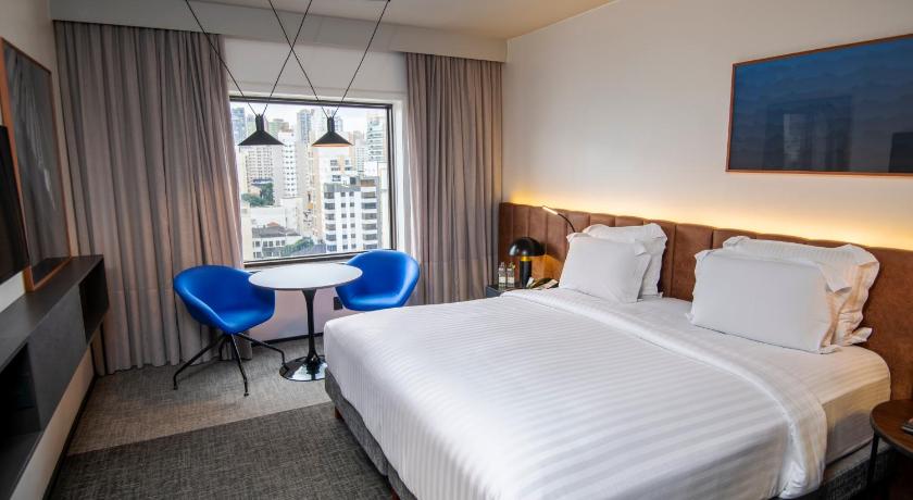 Image of Deluxe room with 1 queen bed 1