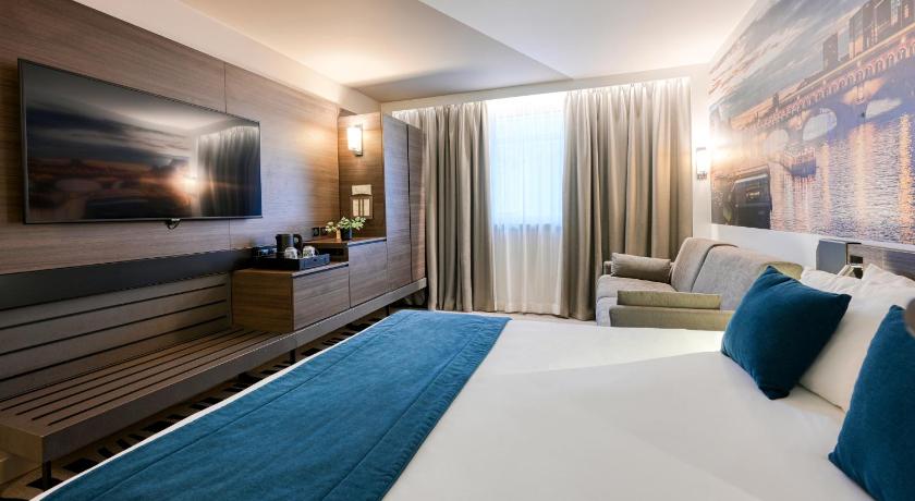 Image of Superior Family Room with double bed and double  sofa bed 5