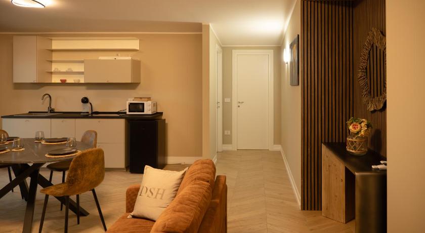 Domino Suite House