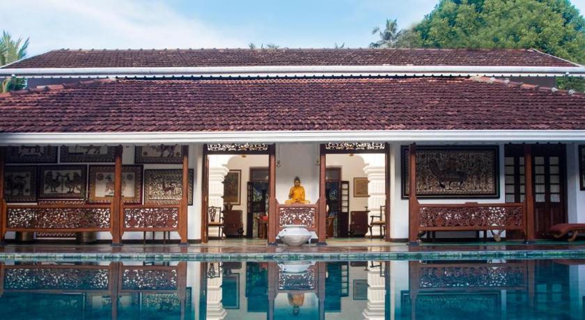 Elephant Heritage Pinnawala by Moon Isle