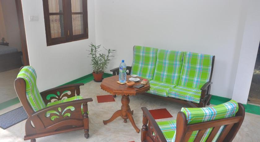 Hiru Resort Inn Unawatuna photo