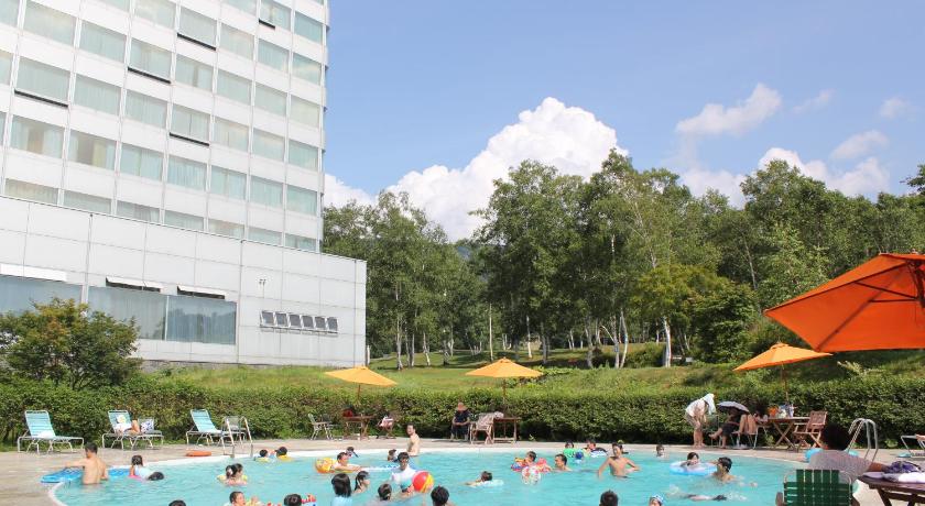 a swimming pool with people in it, Minakami Kogen Hotel 200 in Minakami