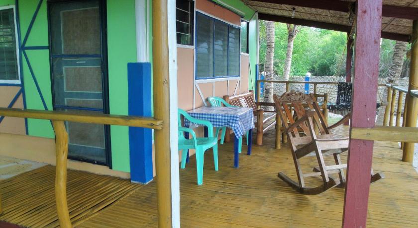 Image of Beachfront Double-story House 3