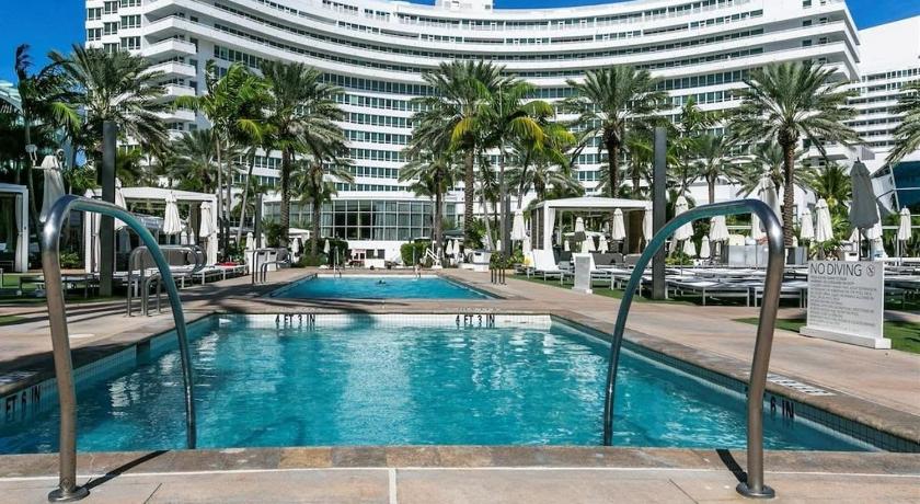 FontaineBleau Resort Balcony w Ocean + Bay View - image 2