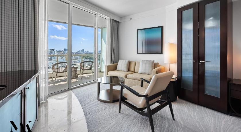 FontaineBleau Resort Balcony w Ocean + Bay View - image 21