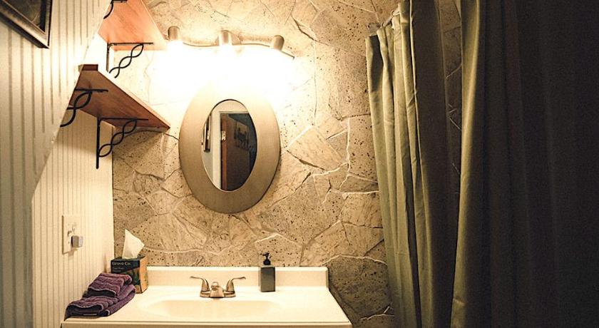 Wolf Creek Orchard House! Recharge at Peaceful Nature Escape 4-Star Accommodation view