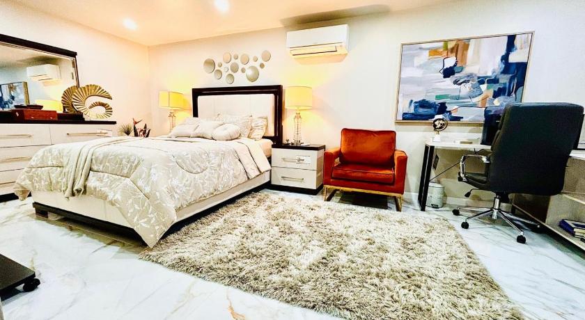 Belmont Luxe Escape 사진