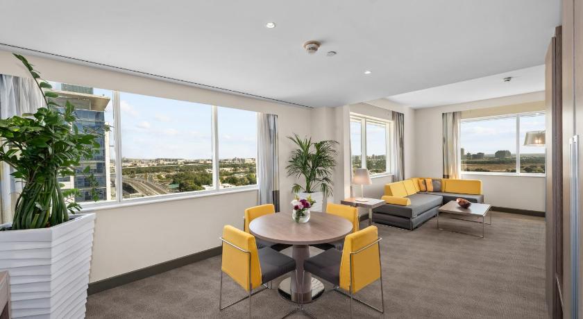 Image of Executive Suite 10