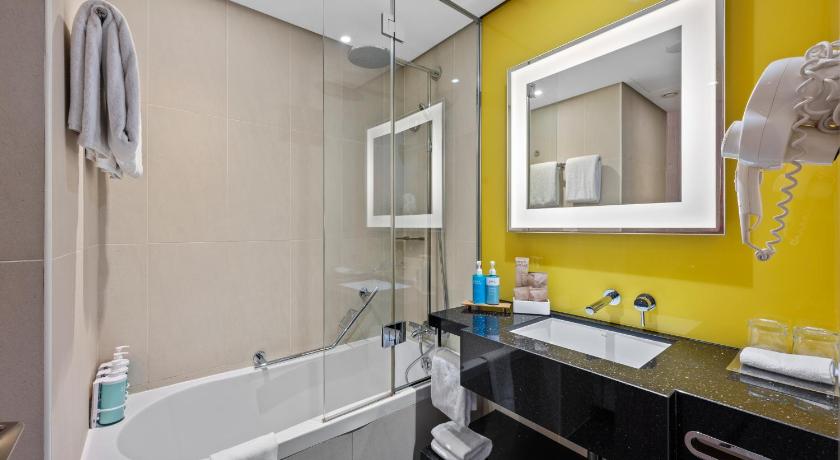 Image of Executive Room with Double Bed and Sofa 15