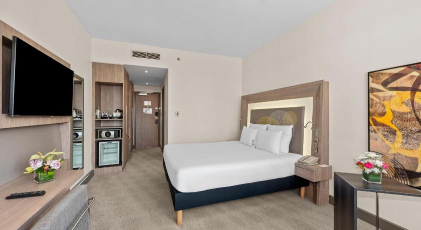 Image of Executive Room with Double Bed and Sofa 6