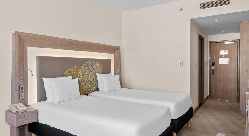 Image of Executive Room with Double Bed and Sofa 13