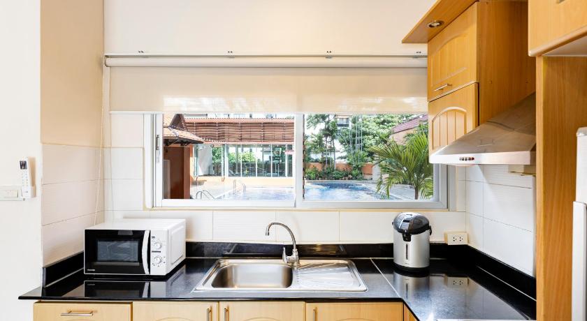Image of Two Bedroom Apartment Poolside 6
