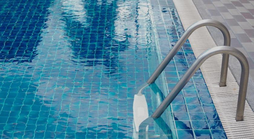 Image of Two Bedroom Apartment Poolside 7