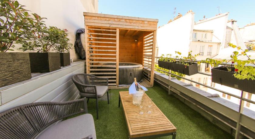 Image of "Joséphine" Suite with Terrace and Jacuzzi 9