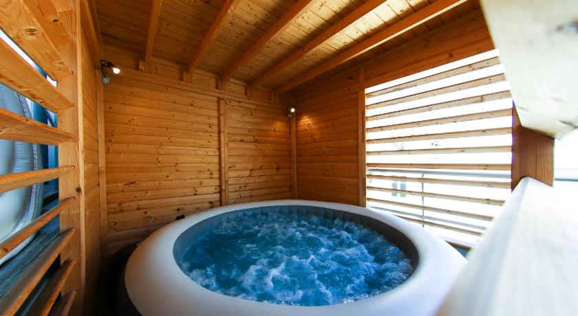 Image of "Joséphine" Suite with Terrace and Jacuzzi 3