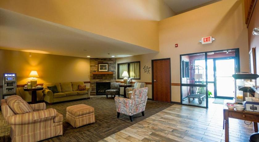 Pittsfield Green Acres Hotel 3-Star Accommodation lobby